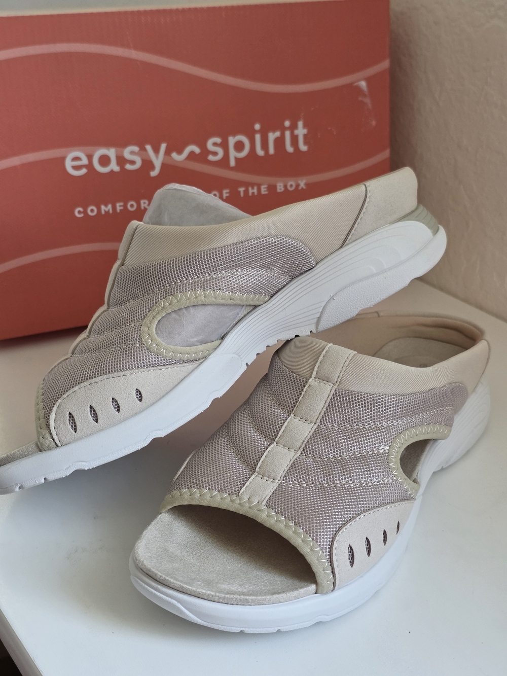 Easy Spirit Women's Traciee Lightweight Flat Easy-On Sandals Size 6 M